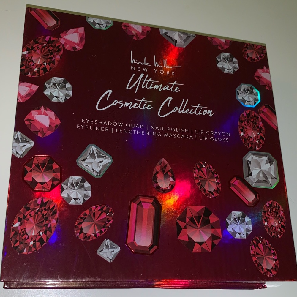 Nicole Miller Ultimate Cosmetic Collection - Picture 2 of 10